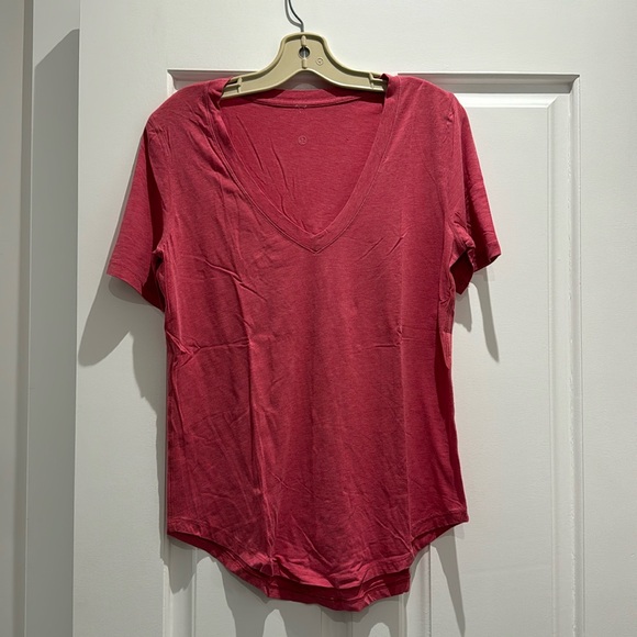 Lululemon classic v neck tee with scoop bottom - Picture 1 of 3